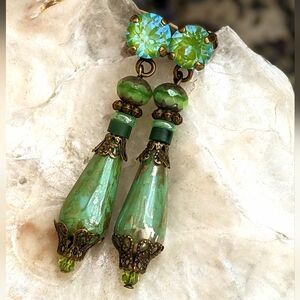 Victorian Apple Peridot Green Swarovski Crystal & Glass Earrings In Brass